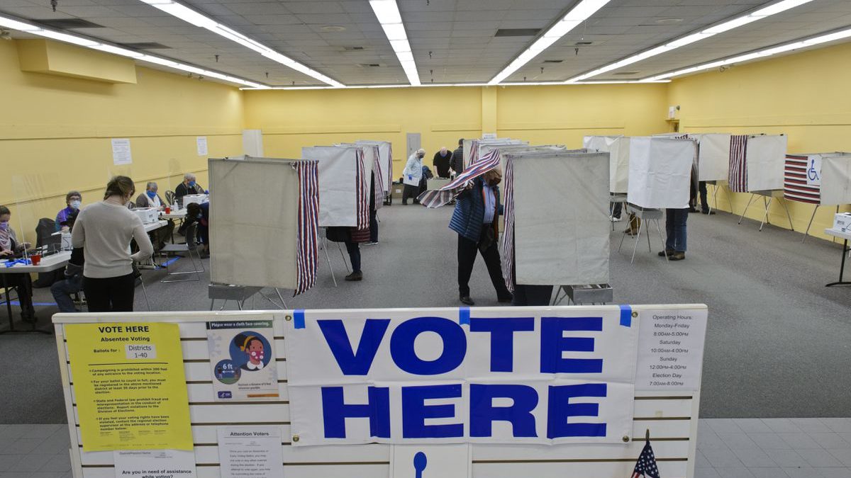 Democrats and Republicans stay quiet as lone legal challenge advances against Alaska’s new ranked-choice voting system