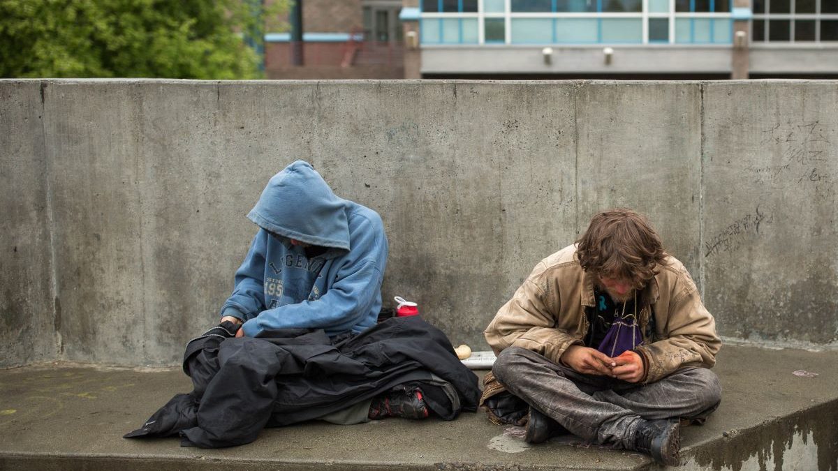 How many homeless people live in Anchorage?