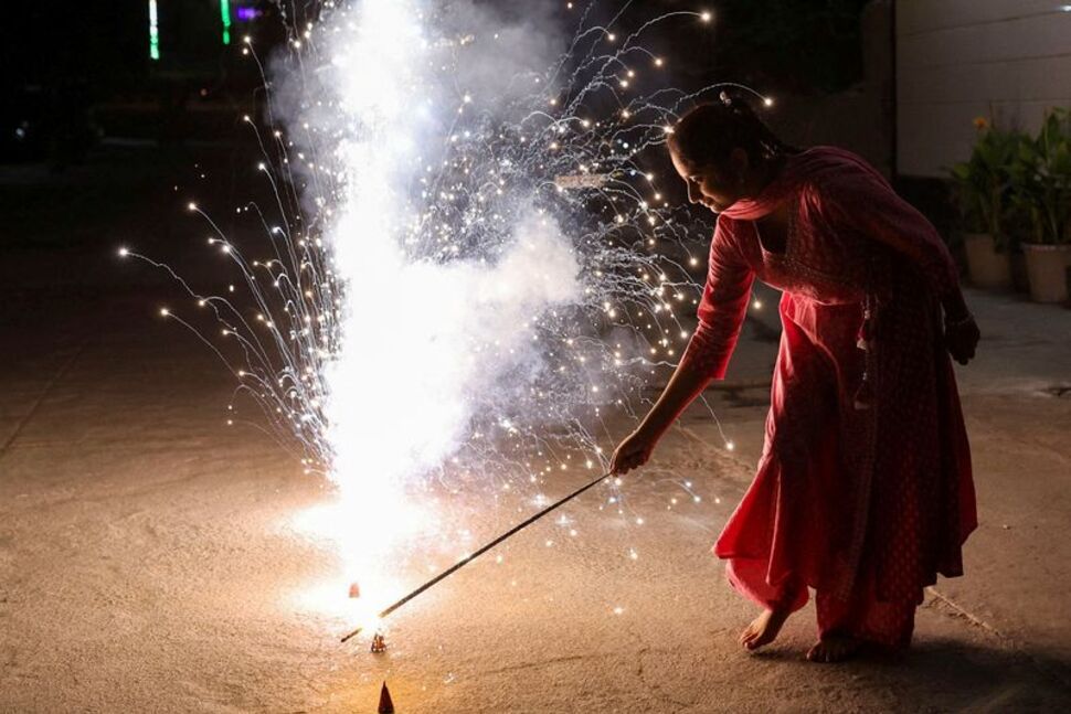 Smoky Skies in Indian Capital on Diwali as Revellers Defy Firecracker Ban