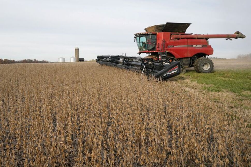 Analysis-US Farmers Back Trump but Face Pain From China Tariff Threats