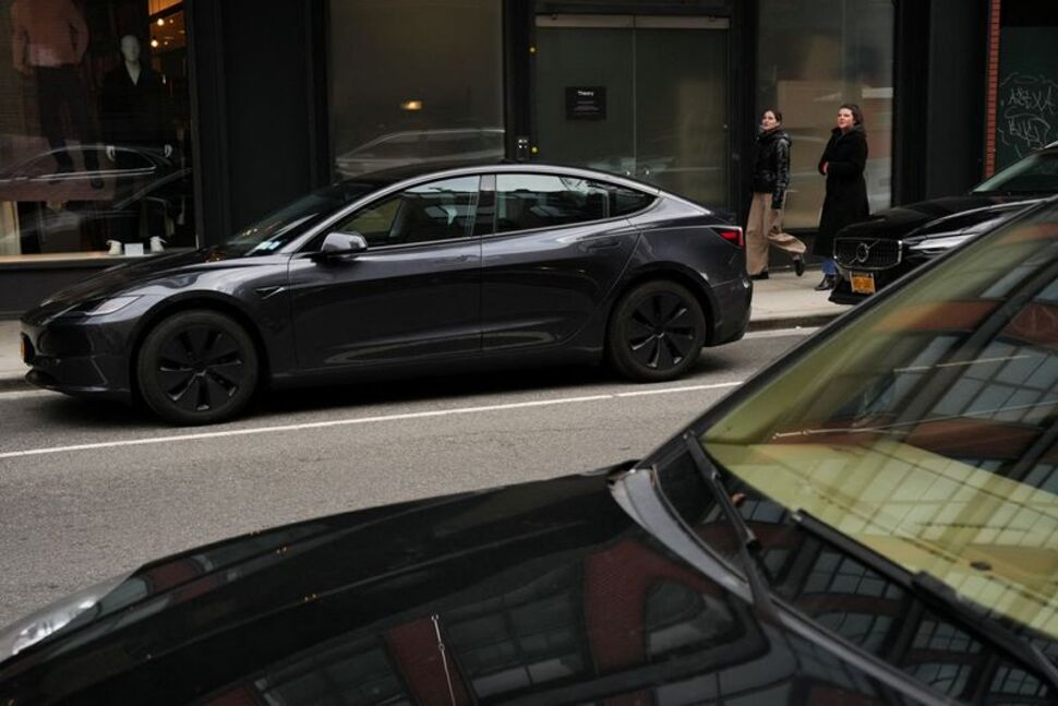 US Opens Probe Into 2.6 Million Tesla Vehicles Over Remote Driving Feature