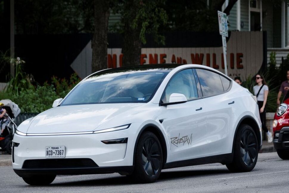 Analysis-Autopilot Verdict Deals Tesla a ‘Black Eye’, Threatens Musk’s Robotaxi Ambitions