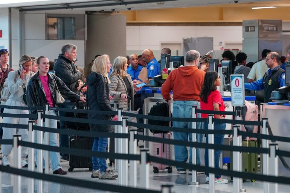 US Says Airport Delays Will Worsen as Shutdown Continues